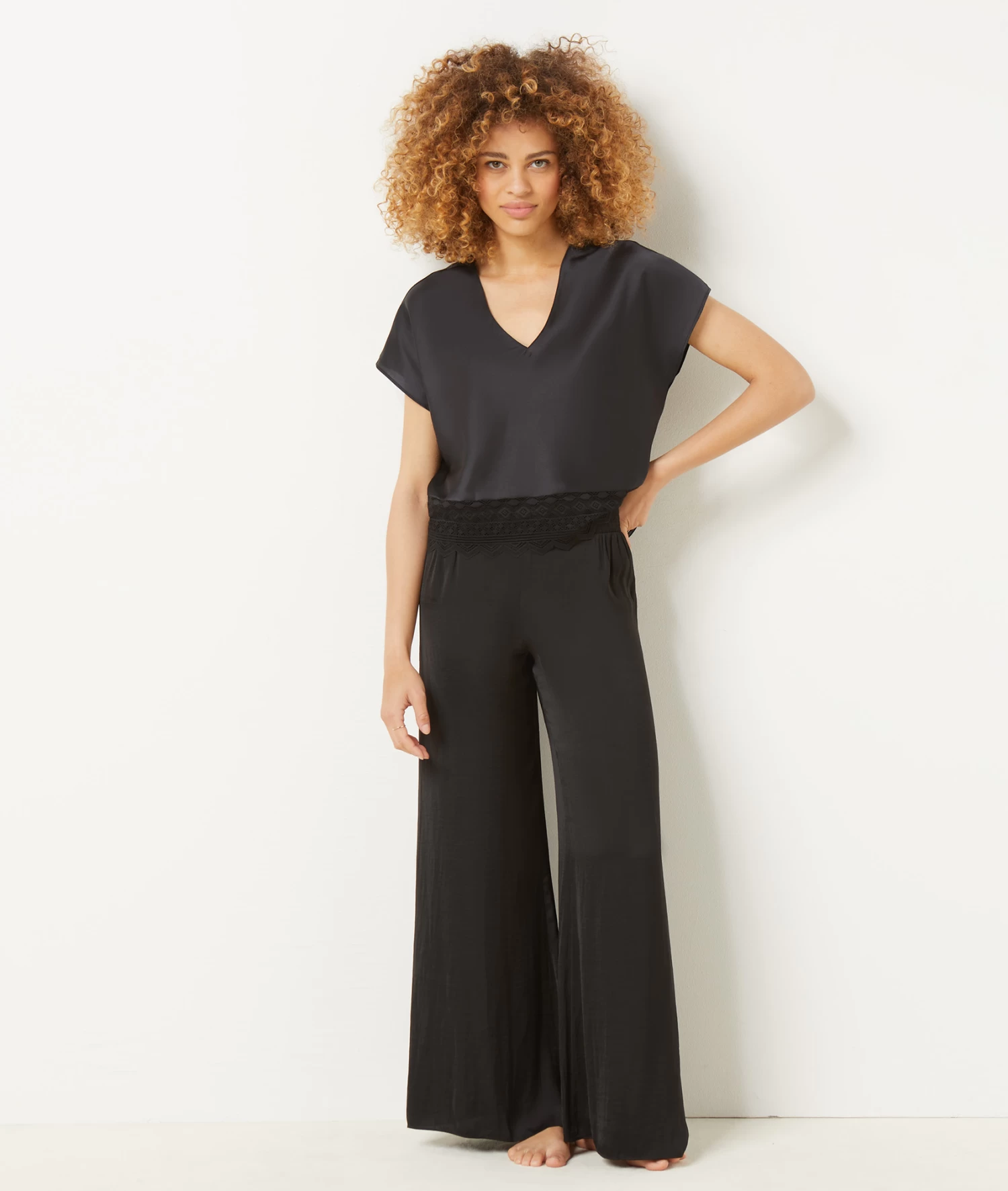 T-shirt Satiné Détails Dentelles 5 T-shirt Satiné Détails Dentelles – Image 3